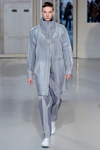 Look 18
